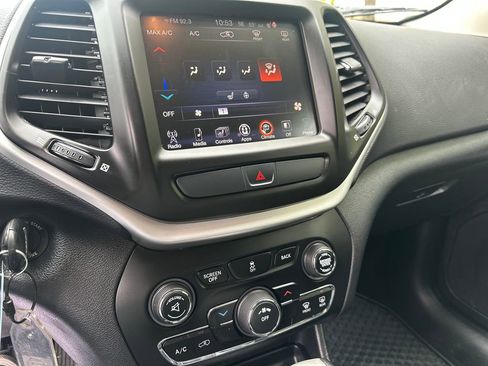 Used 2017 Jeep Cherokee Trailhawk w/ Cold Weather Group AWD/4WD image 11