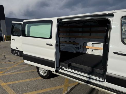 Used 2024 Ford Transit 250 Low Roof AWD w/ Exterior Upgrade Package image 31