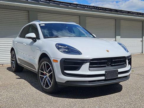 Certified 2023 Porsche Macan S AWD/4WD image 9