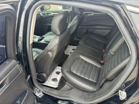 Used 2016 Ford Fusion SE w/ Equipment Group 202A image 9