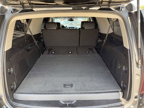 Used 2018 Chevrolet Suburban LS RWD image 30