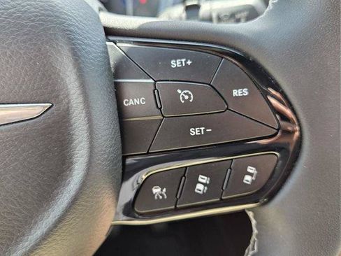 Used 2023 Chrysler Pacifica Limited w/ S Appearance Package AWD/4WD image 31