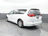 Used 2017 Chrysler Pacifica Touring image 3