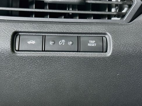 Used 2025 Nissan Altima 2.5 SR FWD image 16
