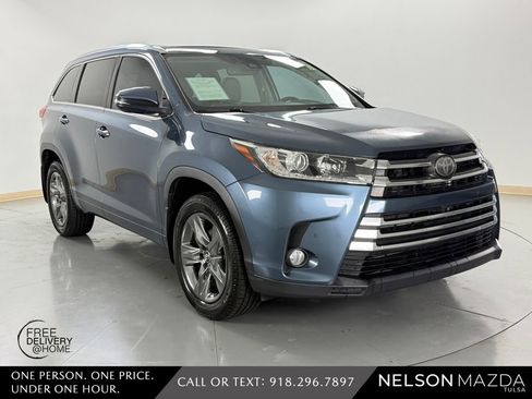 Used 2018 Toyota Highlander Limited Platinum AWD/4WD image 4