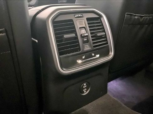 Used 2026 Porsche Macan image 30