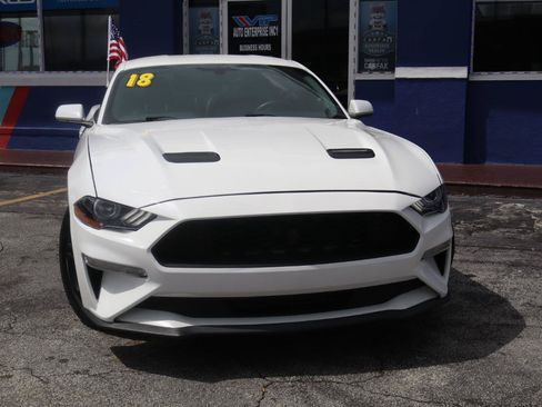 Used 2018 Ford Mustang Coupe RWD image 3