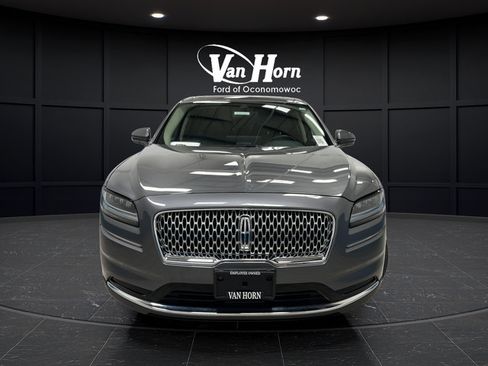 Used 2023 Lincoln Nautilus Reserve AWD/4WD image 2