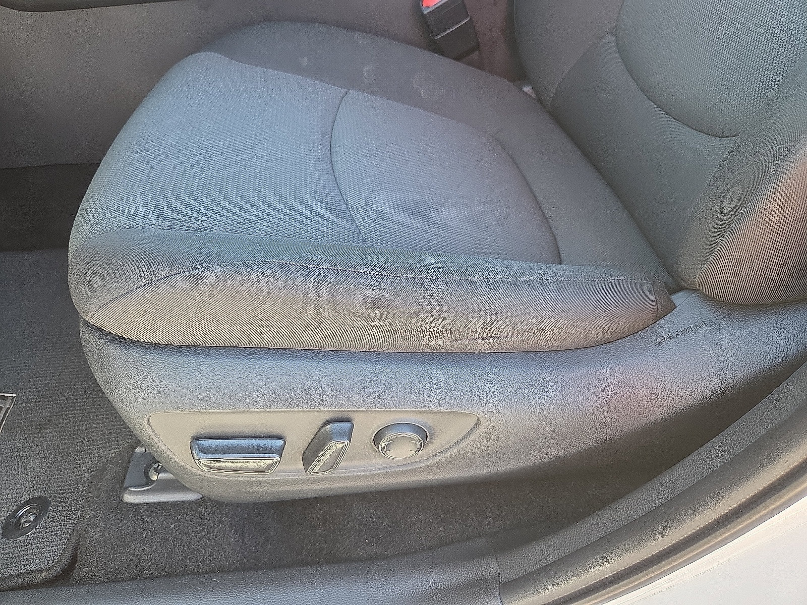 Used 2025 Toyota RAV4 XLE FWD image 14