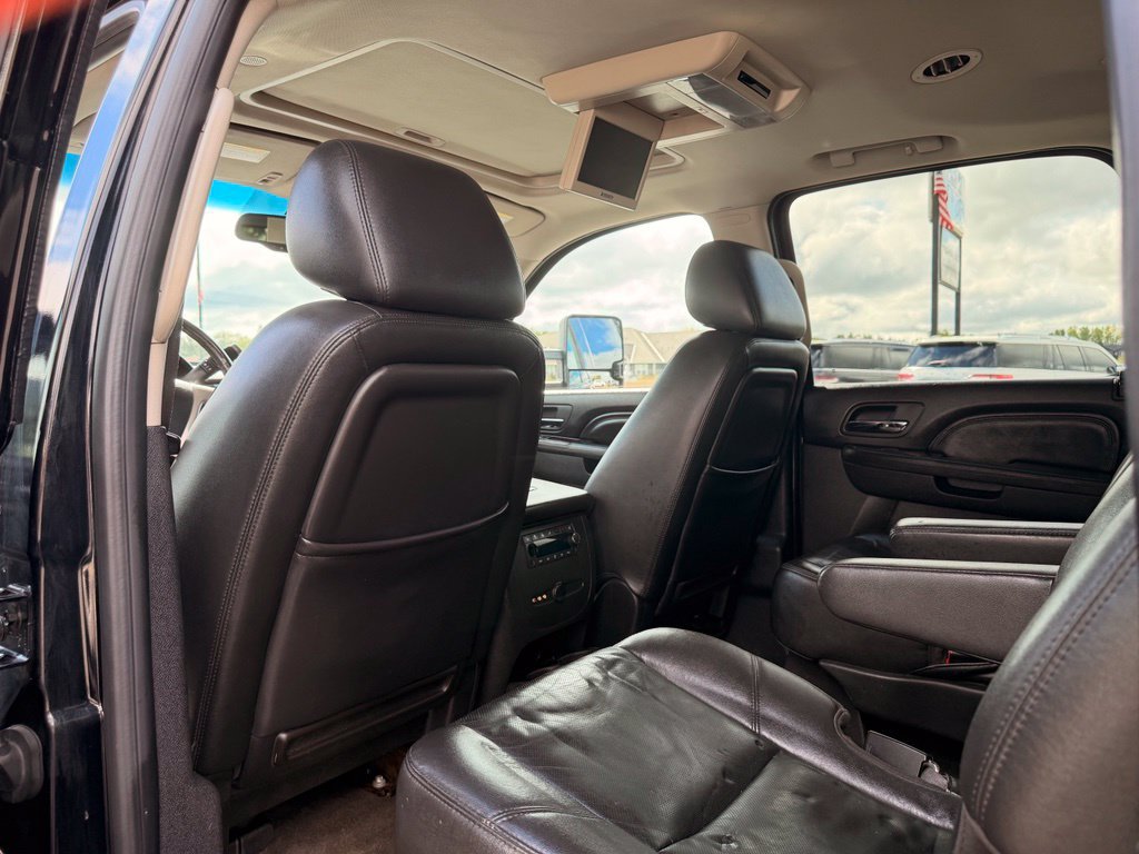 Used 2011 GMC Yukon XL Denali AWD/4WD image 22
