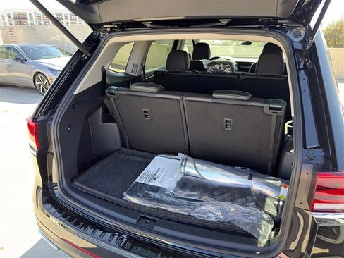 New 2026 Volkswagen Atlas SE image 10