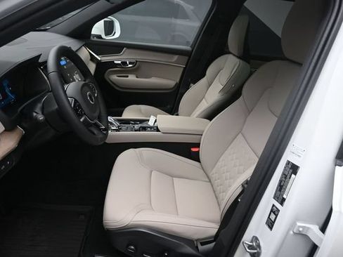 New 2026 Volvo XC90 T8 Plus w/ Protection Package Premier AWD/4WD image 18