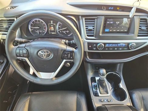 Used 2016 Toyota Highlander Limited image 11