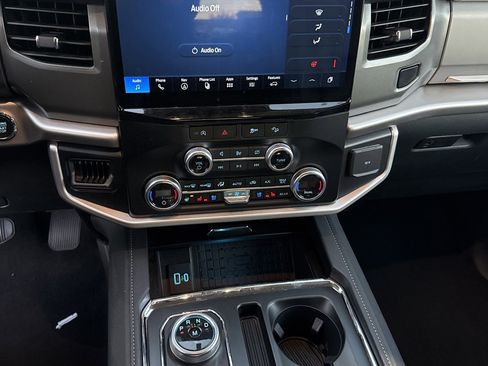 Used 2024 Ford Expedition Max XLT image 8