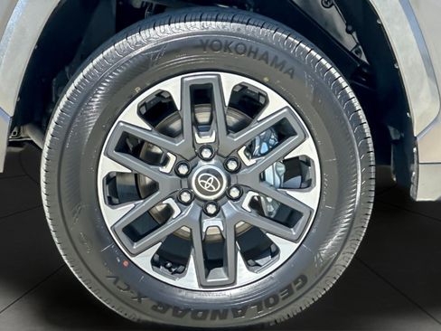Used 2024 Toyota Tundra Limited AWD/4WD image 24