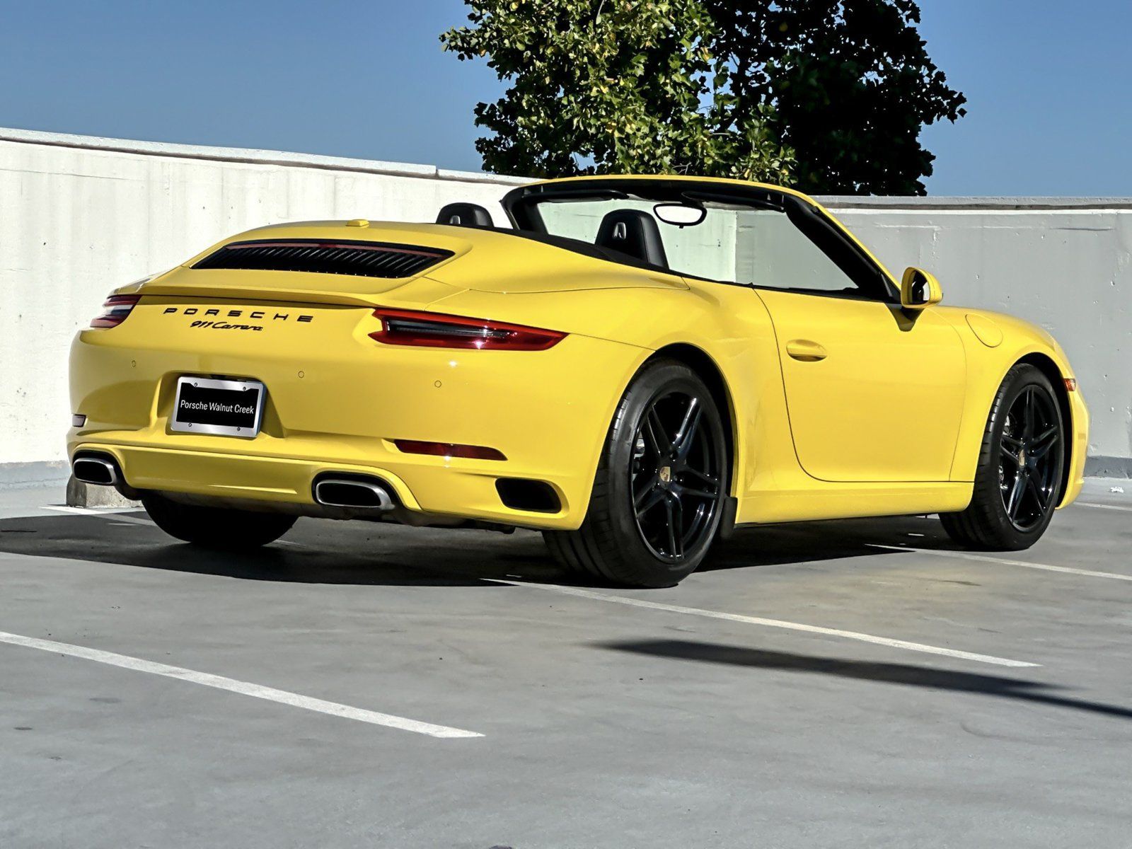 Used 2017 Porsche 911 Carrera RWD image 9