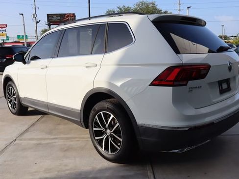 Used 2021 Volkswagen Tiguan SE w/ Panoramic Sunroof Package FWD image 6