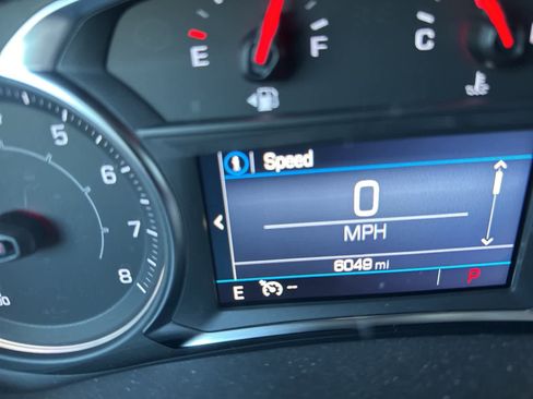 Used 2024 GMC Terrain SLE w/ Driver Convenience Package image 25