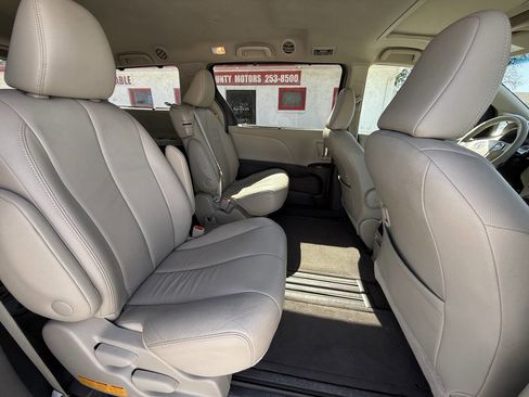 Used 2013 Toyota Sienna XLE FWD image 17