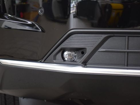Used 2025 Chevrolet Tahoe High Country AWD/4WD image 14