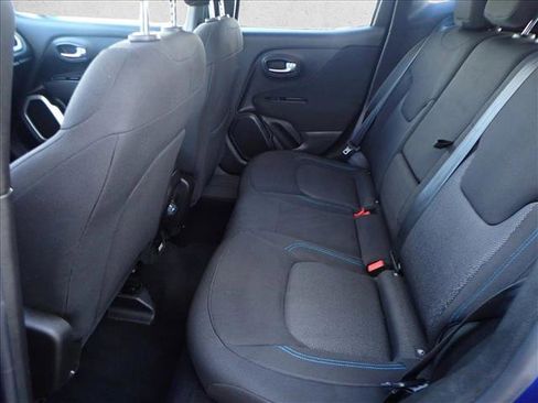 Used 2021 Jeep Renegade Latitude image 9