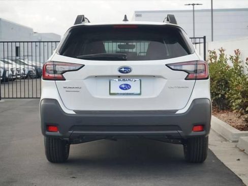 Certified 2025 Subaru Outback Premium AWD/4WD image 4