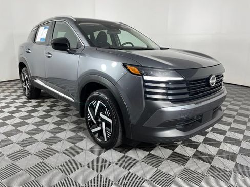 Used 2026 Nissan Kicks SV FWD image 3