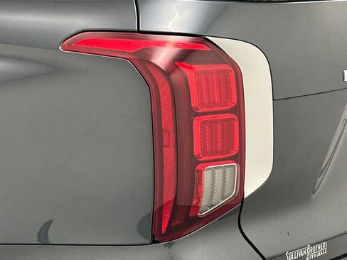 Used 2021 Hyundai Palisade Limited image 23