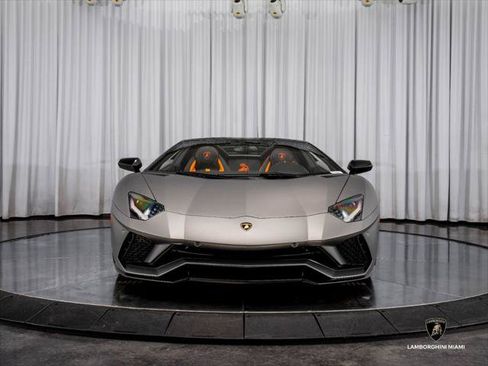 Used 2019 Lamborghini Aventador S AWD/4WD image 4