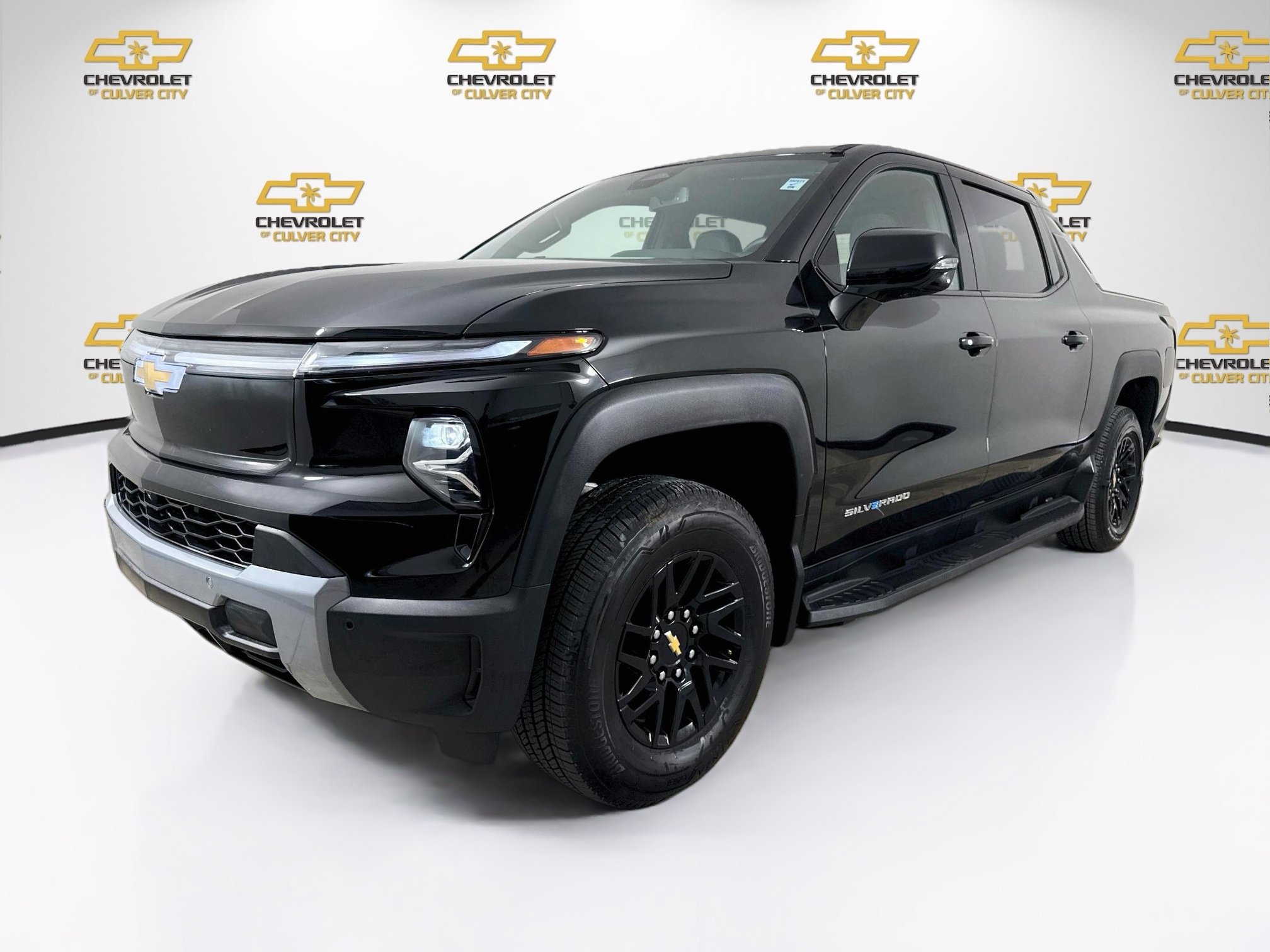 Used 2025 Chevrolet Silverado EV LT AWD/4WD image 3