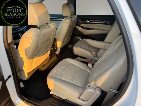 Used 2018 Buick Enclave Essence FWD image 7