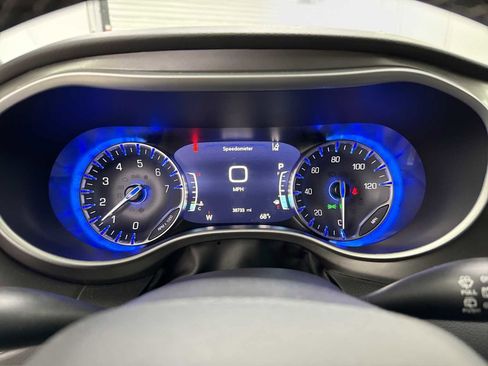 Used 2024 Chrysler Pacifica Touring-L image 16