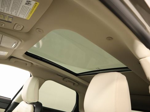 New 2025 Lincoln Corsair Reserve image 16