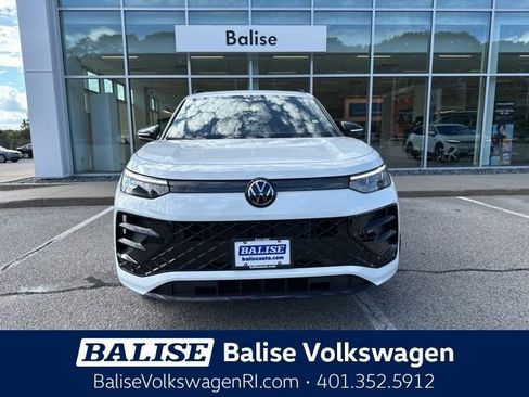 New 2025 Volkswagen Tiguan SE R-Line image 2