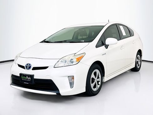 Used 2015 Toyota Prius Three FWD image 3