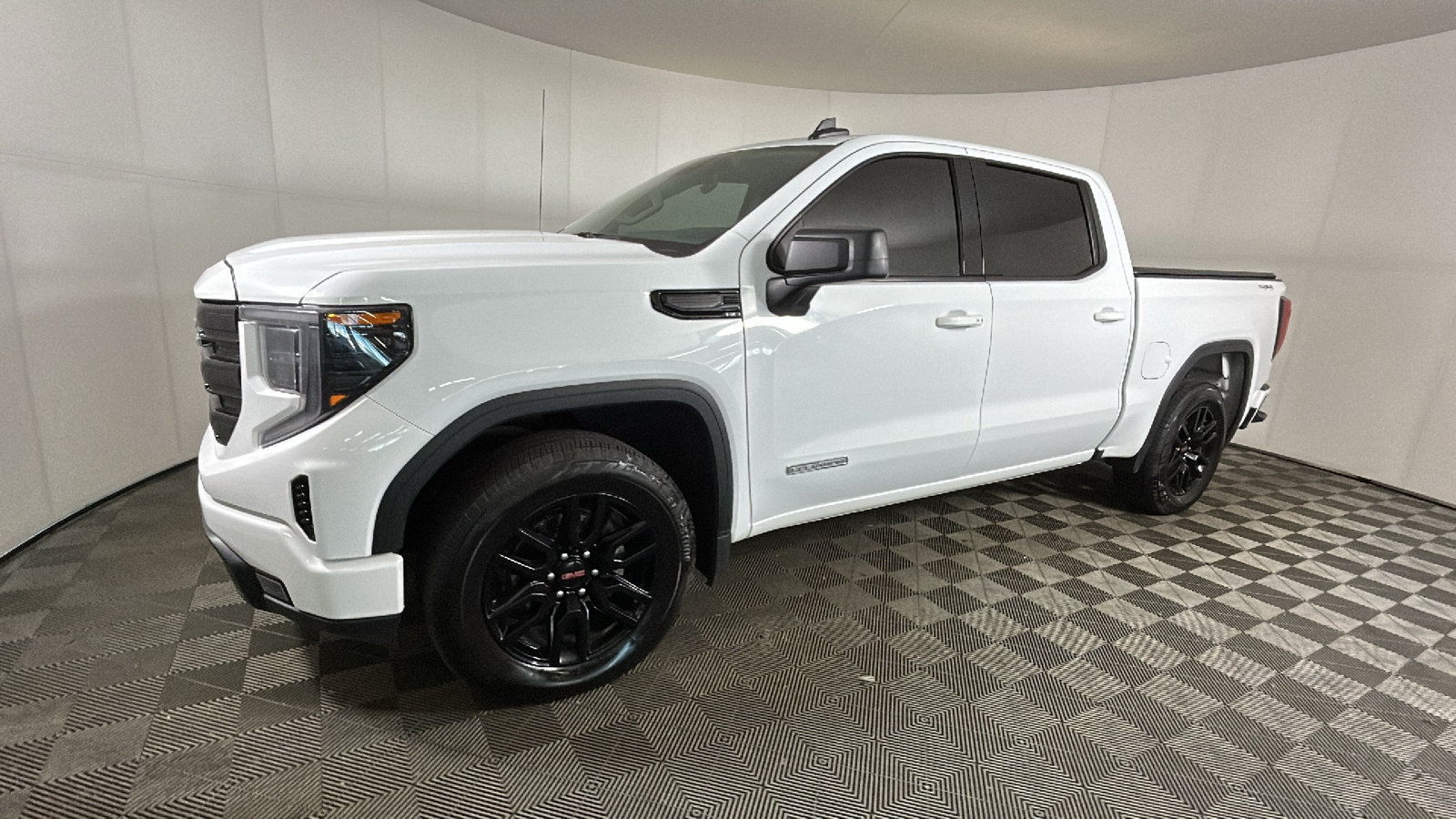 Used 2024 GMC Sierra 1500 Elevation AWD/4WD image 7