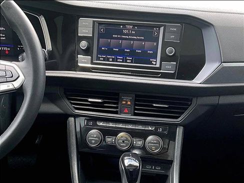 Used 2024 Volkswagen Jetta SE w/ Panoramic Sunroof Package FWD image 8