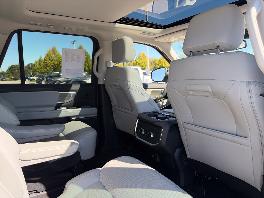 Used 2025 Ford Expedition Max Platinum w/ Driver's Package AWD/4WD image 35