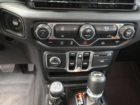 Used 2025 Jeep Wrangler Unlimited Sport AWD/4WD image 30