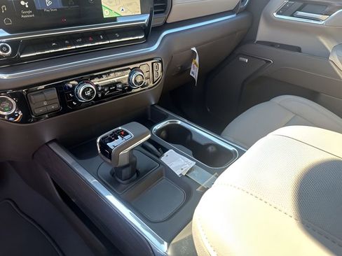 New 2026 GMC Sierra 1500 SLT w/ SLT Convenience Package image 32