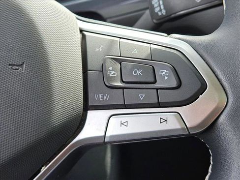 Used 2023 Volkswagen Tiguan SE w/ Panoramic Sunroof Package image 13