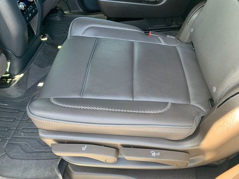 Used 2023 GMC Yukon Denali image 13