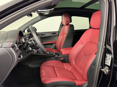Certified 2026 Porsche Macan AWD/4WD image 5