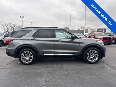 Used 2025 Ford Explorer Active w/ Active Comfort Package image 5