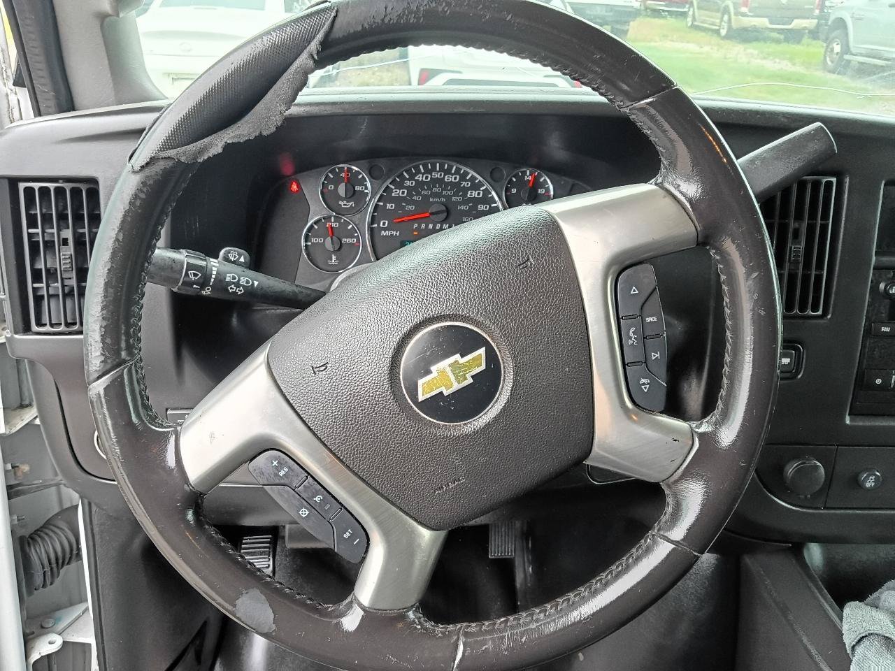 Used 2017 Chevrolet Express 2500 RWD image 10
