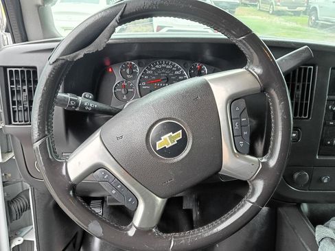 Used 2017 Chevrolet Express 2500 RWD image 10