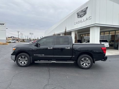 Used 2019 Nissan Titan SV w/ SV Convenience Package image 8