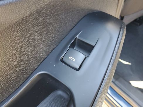 Used 2023 Chevrolet Traverse LT FWD image 18