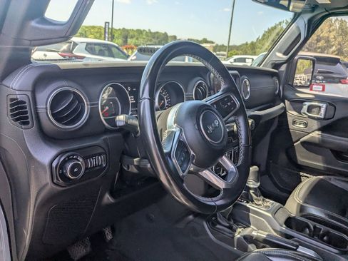 Used 2022 Jeep Wrangler Unlimited Sahara image 13