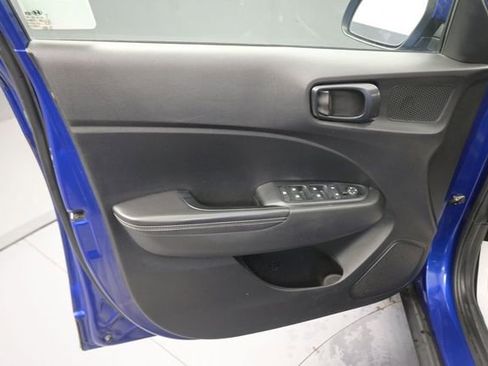 Used 2022 Hyundai Venue Limited FWD image 28